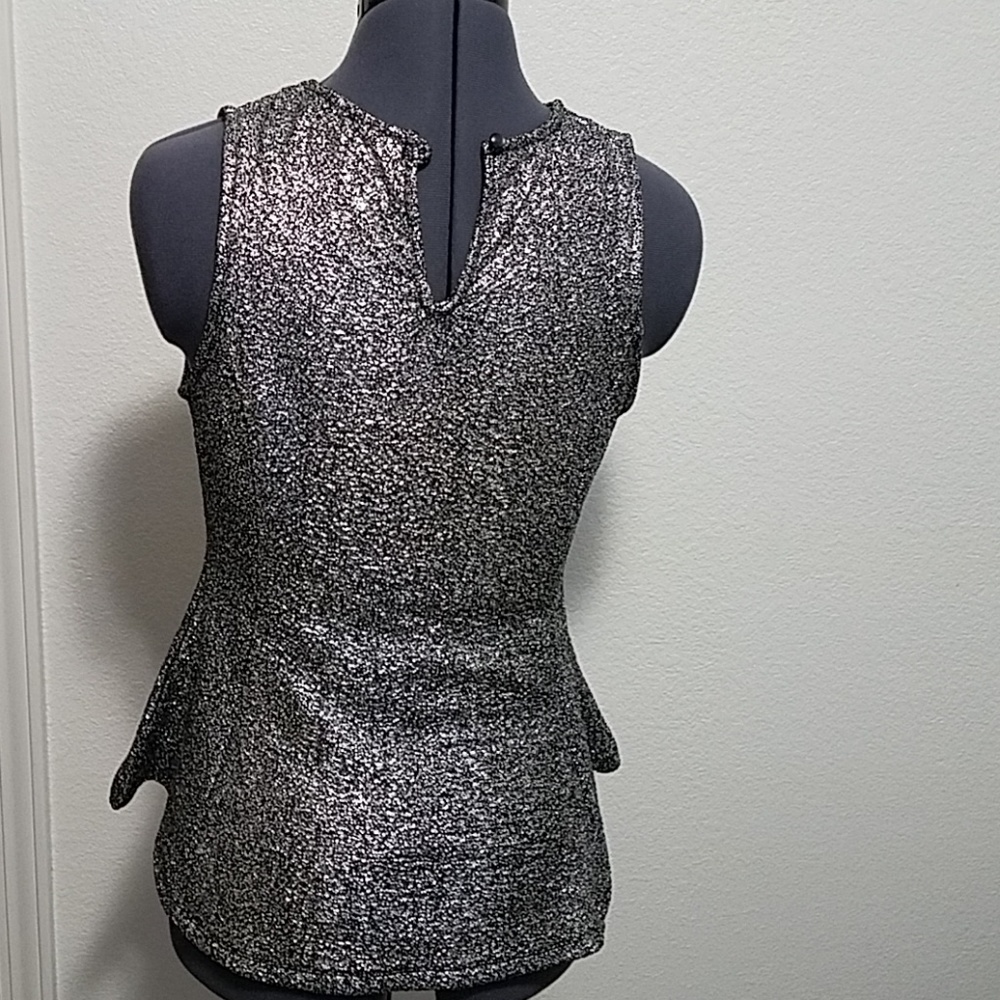 Top - Picture 2 of 4